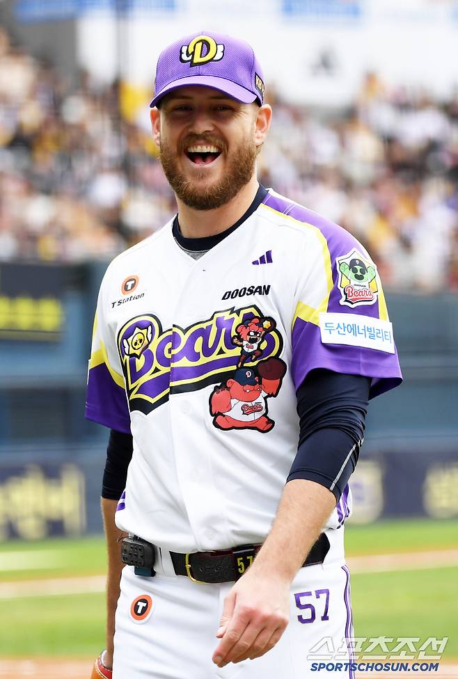 5일 잠실구장에서 열린 두산 베어스와 LG 트윈스의 경기. 두산 콜어빈이 미소 짓고 있다. 잠실=박재만 기자 pjm@sportschosun.com/2025.05.05/