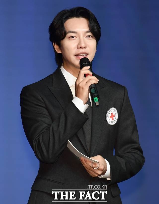 "더 올바른 가치관으로, 건강한 사회를 위해 책임을 다하는 자세로 살아가겠다." 가수 겸 배우 이승기가 최근 처가와의 관계를 단절한다고 선언했다. 처가의 일로 이전 자신의 판단이 잘못이었다는 입장도 밝혔다. /더팩트 DB