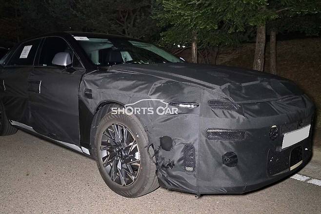 사진 : 현대차 그랜저 페이스리프트 테스트카 (출처=Shorts Car)