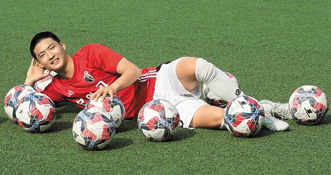 네덜란드 진출을 확정한 뒤 지난달 서울 송파구 보인고 운동장에서 만난 배승균. /남강호 기자