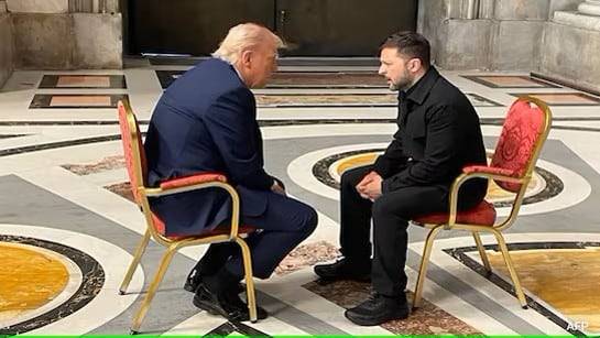 4월26일 교황의 장례식에 참석한 트럼프와 젤렌스키는 마주 앉아 얘기를 나눴다. 젤렌스키는 이 자리에서 광물 공동 개발 협정의 수익 배분 방식과 함께 패트리엇 추가 필요성을  얘기했다. 트럼프는 나중에 "젤렌스키는 조국을 위해 뭔가 하려고 한다"고 평가했다.