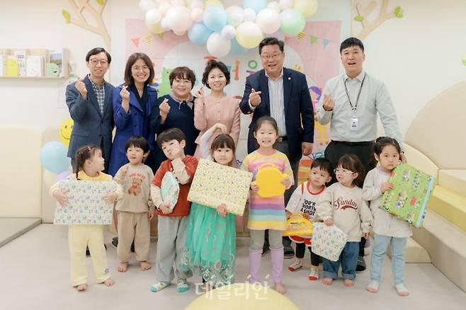 주형환 저출산고령사회원회 부위원장은 5일 제103회 어린이날을 맞아 서울시 중랑구에 위치한 서울형 키즈카페를 방문했다. ⓒ저출산고령사회원회