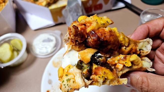 20250504_212514.jpg 저녁 아들 연습경기라 와이프 생일 기념 피자 치킨 배달ㅋㅋㅋ