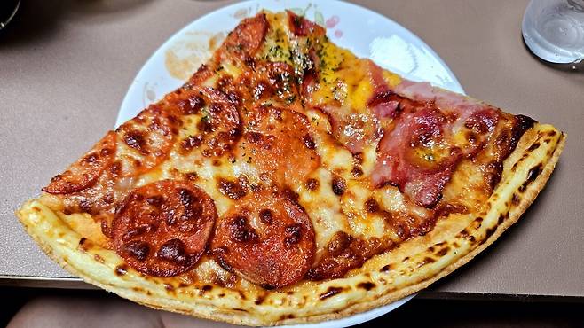 20250504_212806.jpg 저녁 아들 연습경기라 와이프 생일 기념 피자 치킨 배달ㅋㅋㅋ