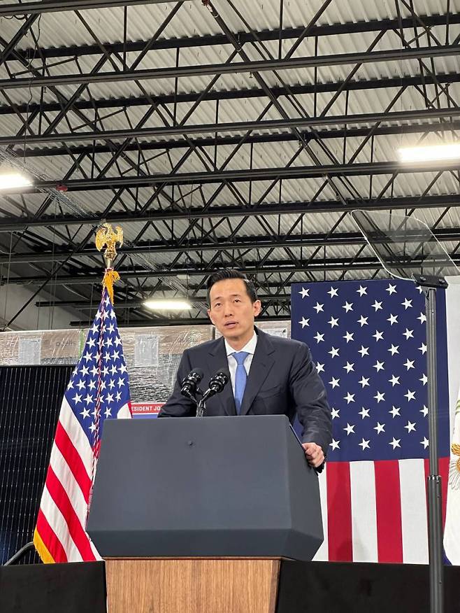 지난 2023년 미국 조지아주의 한화큐셀 태양광 모듈 공장에서 '솔라 허브' 조성 계획을 밝히고 있는 김동관 한화그룹 부회장. 한화 제공