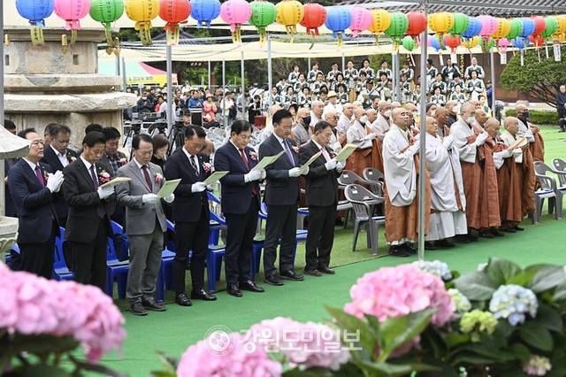 ▲ 조계종 제4교구 본사 오대산 월정사의 불기 2569년 부처님 오신 날 봉축법요식이 5일 오전 월정사 대적광전 앞 특설무대에서 열렸다.  신현태