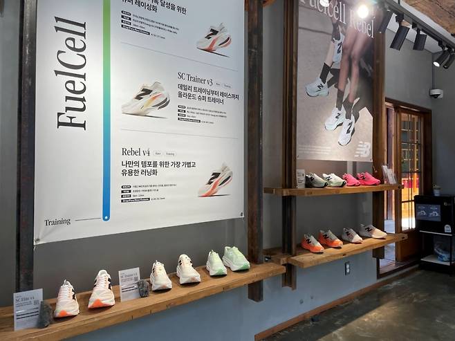 뉴발란스 북촌점 내부. 사진=뉴발란스 제공