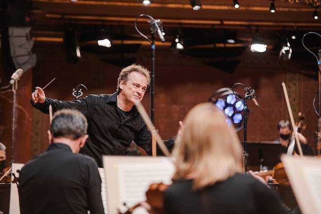 지휘자 조너선 노트. 롯데콘서트홀 제공
