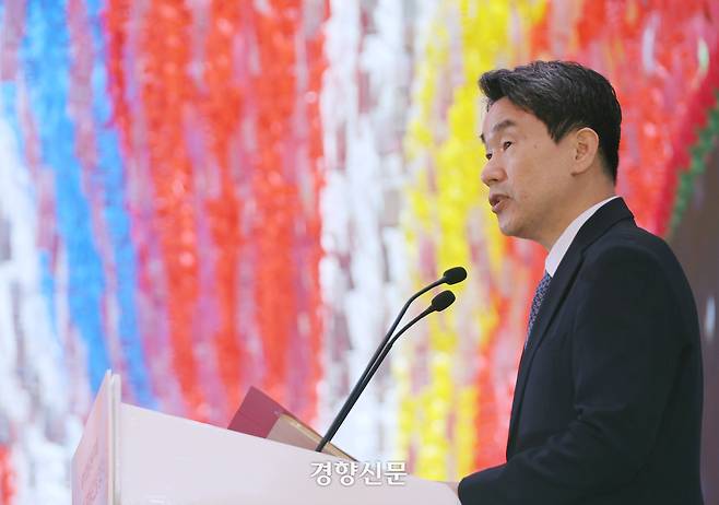 이주호 대통령 권한대행 부총리 겸 교육부 장관이 5일 서울 종로구 조계사에서 열린 부처님오신날 봉축법요식에서 축사하고 있다. 대통령실사진기자단