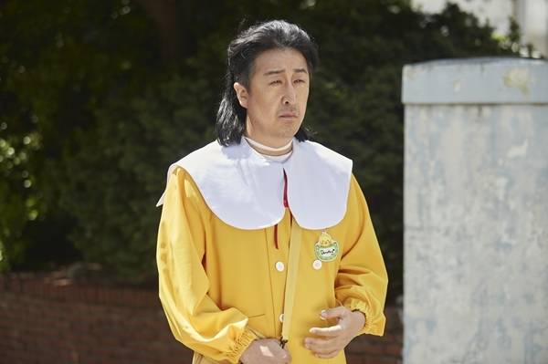 배우 현봉식이 쿠팡플레이 코미디 쇼 ‘SNL 코리아’에서 활약하며 시청자들의 배꼽을 콱 움켜쥐었다. / 사진 = 쿠팡플레이