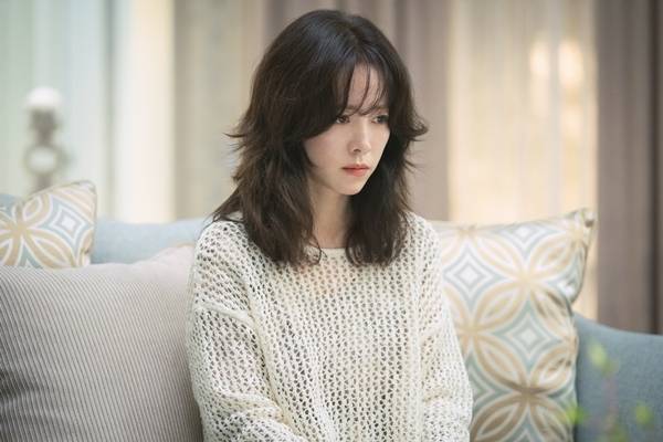 배우 한지민이 폭넓은 감정 연기의 진폭을 보여주며 시청자에게 깊은 울림을 안겼다.