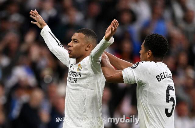 음바페(왼쪽) 4일 셀타 비고와 경기에서 득점한 후 벨링엄과 함께 기쁨을 나누고 있다. /게티이미지코리아