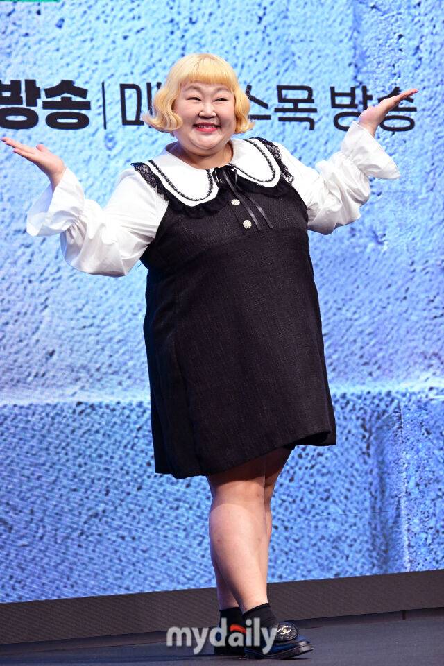 2025년 4월 29일 오후 서울 구로구 더세인트에서 진행된 KBS2 새 수목드라마 '24시 헬스클럽' 제작발표회에서 홍윤화가 포즈를 취하고 있다.