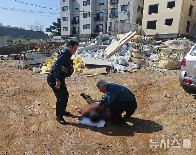 [고양=뉴시스] 구조 현장. (사진=경기북부경찰청 제공) 2025.05.05 photo@newsis.com