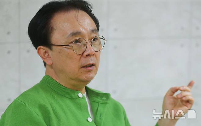 [서울=뉴시스] 김혜진 기자 = 배우 김정훈이 지난 21일 오후 서울 중구 뉴시스 본사에서 뉴시스와 인터뷰를 하고 있다. 2025.04.23. jini@newsis.com