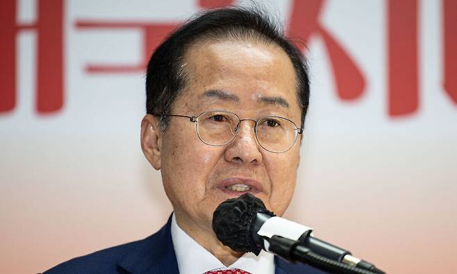 국민의힘 3차 경선에 진출하지 못한 홍준표 전 대구시장이 지난 4월 29일 오후 서울 여의도 자신의 캠프 사무실에서 소회를 밝히고 있다. 뉴스1