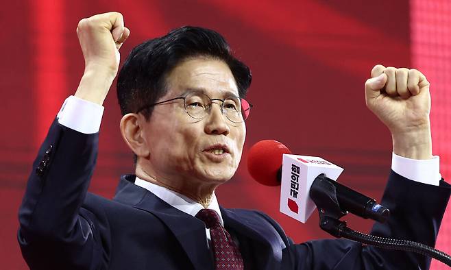 김문수 국민의힘 대통령 후보가 지난 3일 경기 고양시 킨텍스에서 열린 5차 전당대회에서 최종 후보로 확정된 뒤 수락연설을 하고 있다. 뉴스1