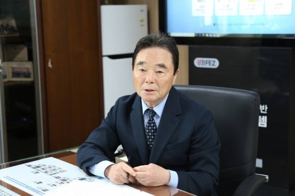 심영섭 강원경제자유구역청장이 지난달 24일 집무실에서 서울신문과 인터뷰를 하고 있다. 강원경제자유구역청 제공