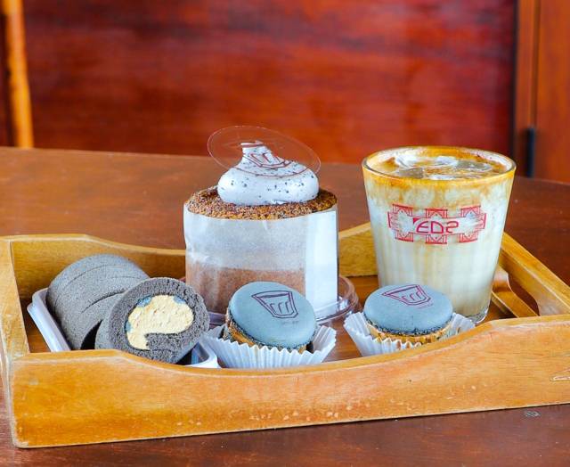 CU에서 강릉의 유명 카페인 '툇마루'의 시그니처 메뉴를 재해석해 만든 당과점 흑임자 디저트. 사진 제공=CU