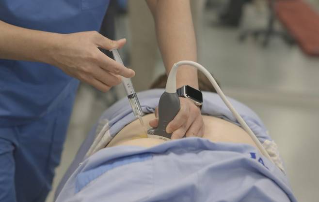 초음파 유도 약침치료  모습                   사진제공 ｜자생한방병원