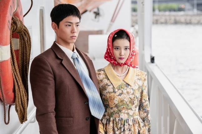 왼쪽부터 박보검, 아이유