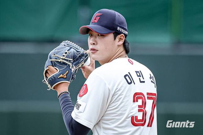 롯데 이민석이 5일 사직 SSG전에서 역투하고 있다. /사진=롯데 자이언츠 제공