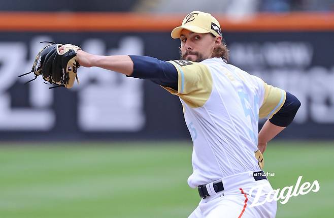 5일 대전 한화생명 볼파크에서 열린 2025 신한 SOL Bank KBO리그 삼성 라이온즈와 한화 이글스의 경기, 한화 선발투수 라이언 와이스는 7이닝 3피안타(1피홈런) 1볼넷 5탈삼진 1실점을 기록했다. 한화 이글스