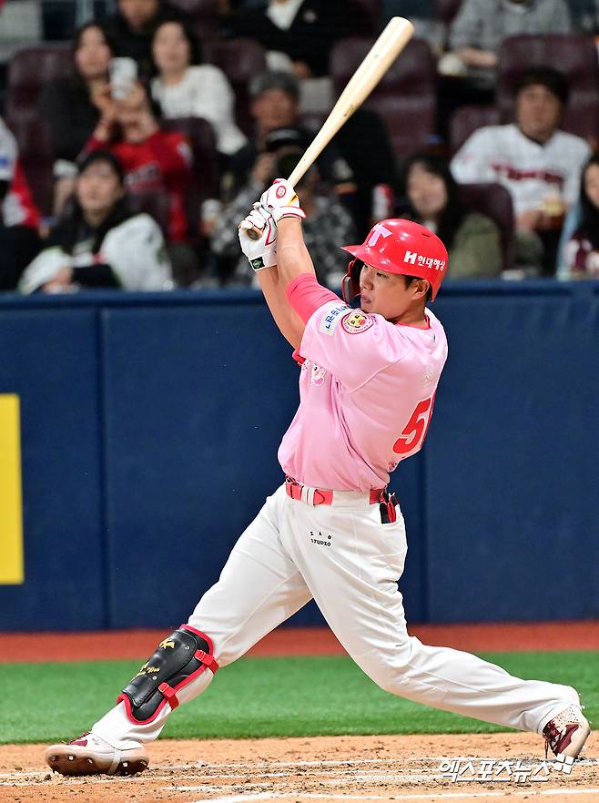 5일 오후 서울 구로구 고척스카이돔에서 열린 '2025 신한 SOL Bank KBO리그' KIA 타이거즈와 키움 히어로즈의 경기, 4회초 2사 만루 KIA 오선우가 2타점 적시타를 날리고 있다. 고척, 김한준 기자