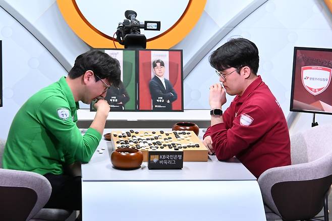 3국에서 박민규(오른쪽)가 박영훈을 꺾고 우승을 확정했다. [한국기원 제공. 재판매 및 DB 금지]