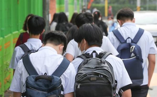 등교하는 학생들. 연합뉴스 자료사진