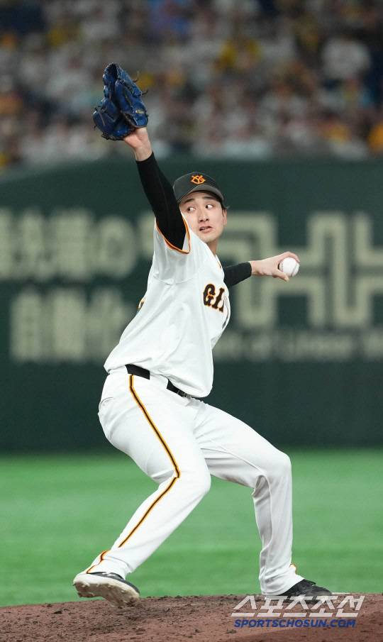 요코가와는 7회 등판해 제구 난조로 고전했다. 밀어내기4구 등 볼넷 4개를 내주며 2이닝 4실점으로 부진했다. 사진캡처=요미우리 자이언츠 SNS