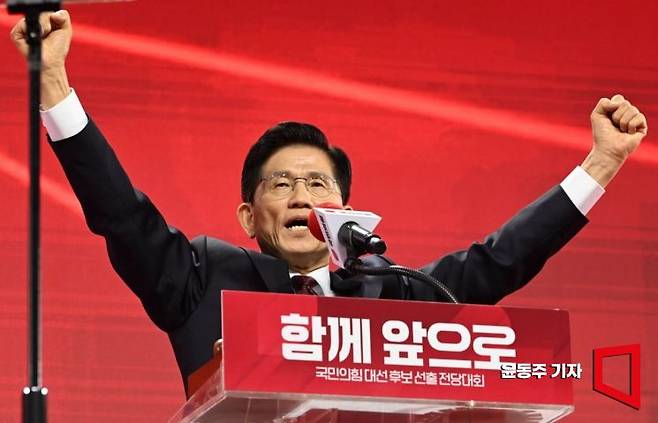 김문수 국민의힘 대통령 후보가 지난 3일 경기 고양시 킨텍스에서 열린 5차 전당대회에서 최종 후보로 확정된 뒤 후보 수락 연설을 하고 있다. 윤동주 기자