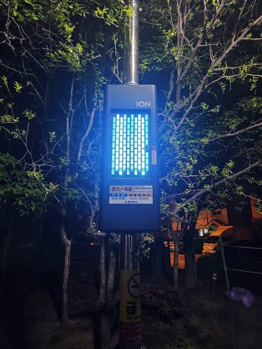 서현어린이공원 포충기 설치 모습. 청주시 제공