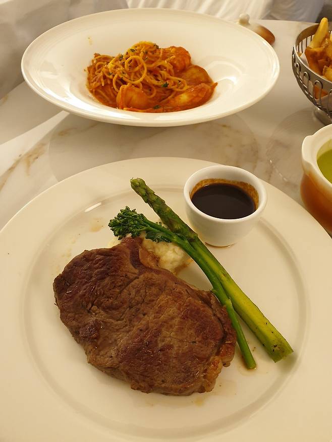 20250502_195707.jpg 웨스틴 조선 부산 1박 후기