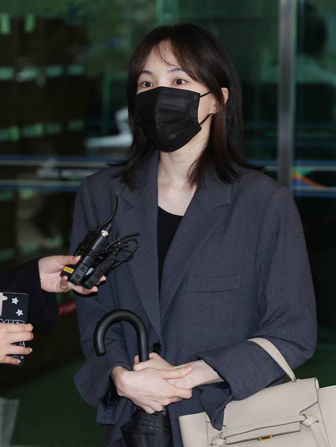 필로폰 투약 혐의로 불구속 기소된 인플루언서 서민재가 19일 오전 서울서부지방법원에서 열린 마약류 관리에 관한 법률 위반 혐의 공판을 마친 뒤 법원을 나서고 있다. 서병수 기자 qudtn@edaily.co.kr /2023.10.19/