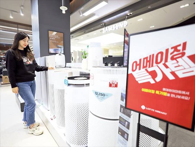롯데하이마트는 이달말까지 이사·혼수·신학기 시즌을 맞아 가전제품을 최대 50% 할인 판매한다. /롯데하이마트 제공