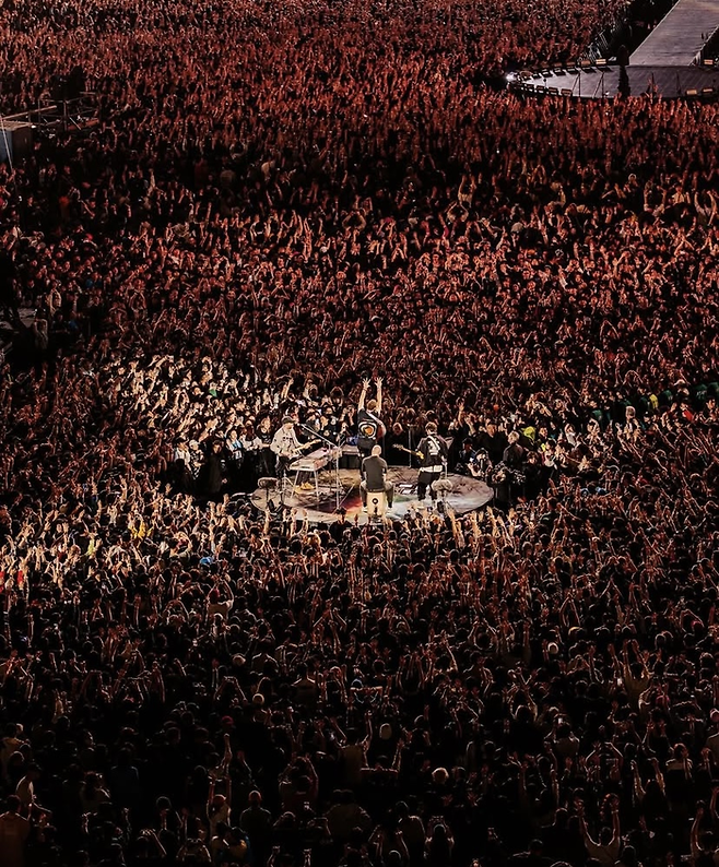 지난달 경기도 고양종합운동장에서 열린 콜드플레이 내한 공연 <사진=콜드플레이 인스타그램>