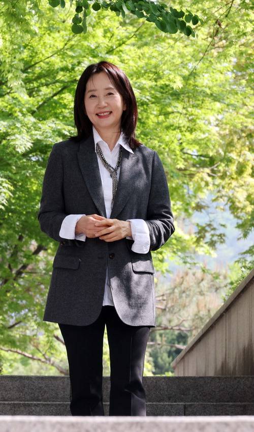 국립발레단 수석 조연재, 유니버설발레단 수석 강민우 등을 키워낸 장선희 세종대 교수. 오는 8월 30여 년 만에 교수직을 내려놓고 40년간 유럽의 발레 공연장을 누빈 역사적 기록을 담은 '발레 순례기'(가제)를 펴낼 예정이다.  김호영 기자