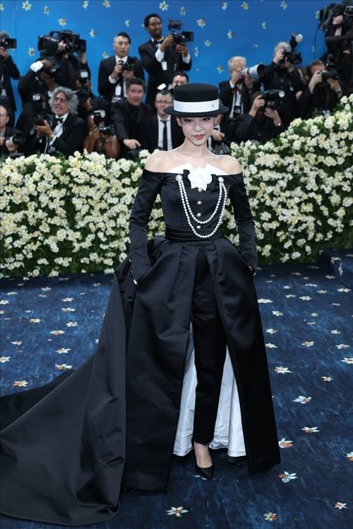 블랙핑크 제니가 또 한 번 ‘멧 갈라 여신’으로 거듭났다.  사진=연합뉴스