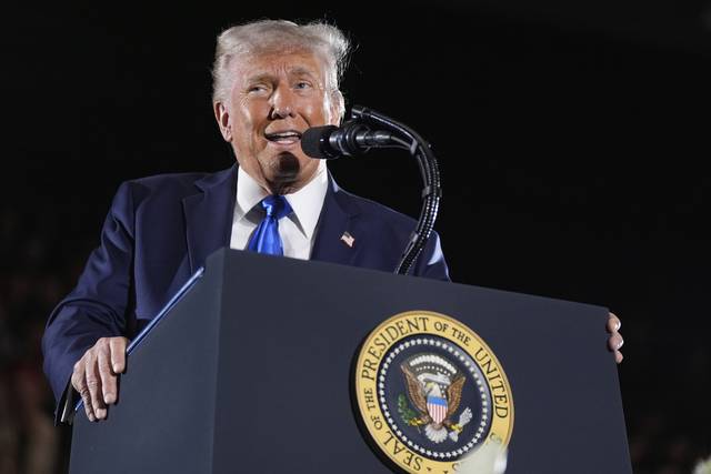 도널드 트럼프 미국 대통령이 지난 1일 앨라배마주 투스칼루사 앨라배마대 졸업식에서 연설을 하고 있다. AP 연합뉴스