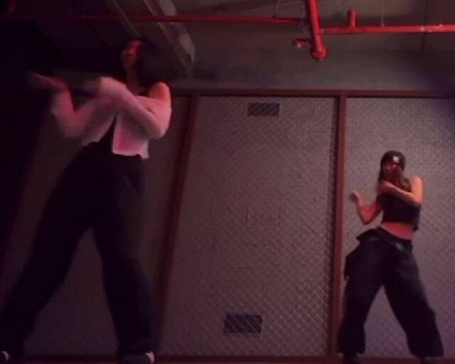 수지가 파워풀하면서 섹시한 춤을 추고 있다. / 수지 소셜미디어 캡처