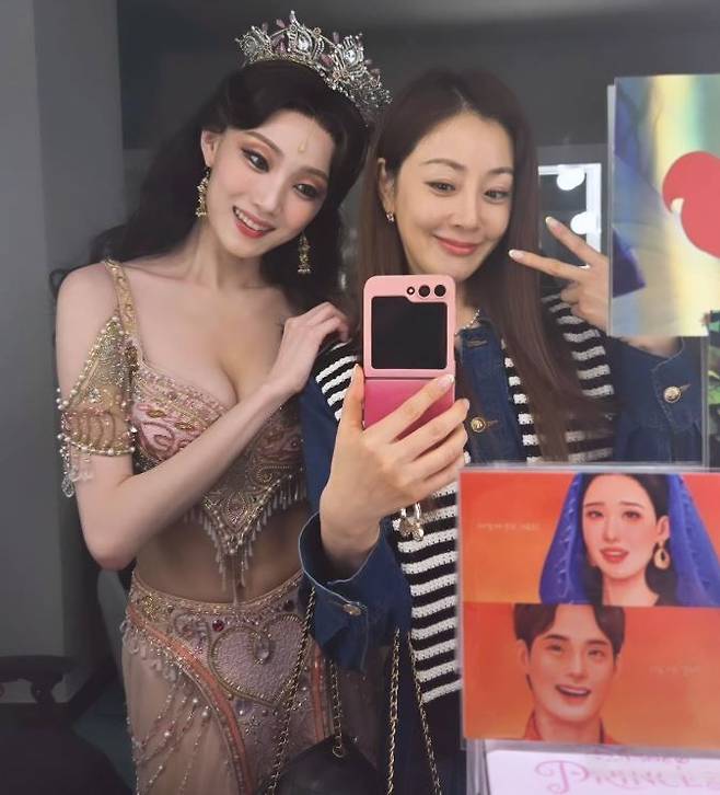 [서울=뉴시스] 오나라와 이성경.(사진=오나라 인스타그램 갈무리) *재판매 및 DB 금지