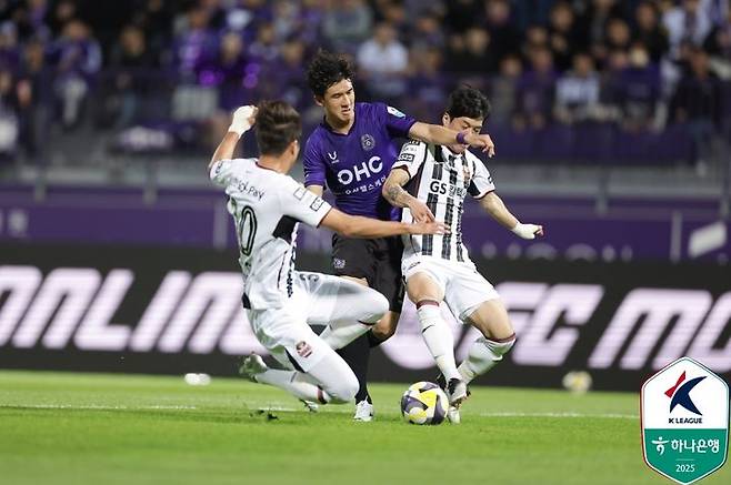 [안양=뉴시스]안양과 서울의 연고 더비. (사진=한국프로축구연맹 제공)