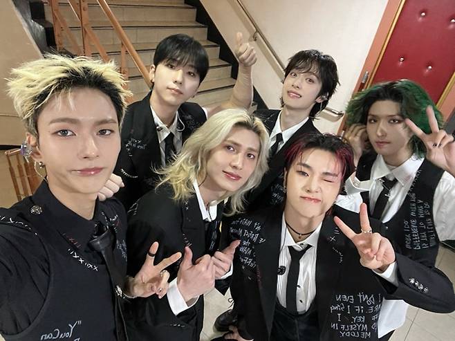 5일 저녁 6시 서울 송파구 올림픽공원 올림픽홀에서 2025 월드 투어 '뷰티풀 마인드' 서울 공연을 연 엑스디너리 히어로즈. 엑스디너리 히어로즈 공식 트위터