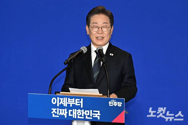 30일 서울 여의도 국회 의원회관에서 열린 더불어민주당 제21대 대통령선거 '진짜 대한민국' 중앙선거대책위원회 출범식에서 이재명 대선 후보가 발언을 하고 있다. 윤창원 기자