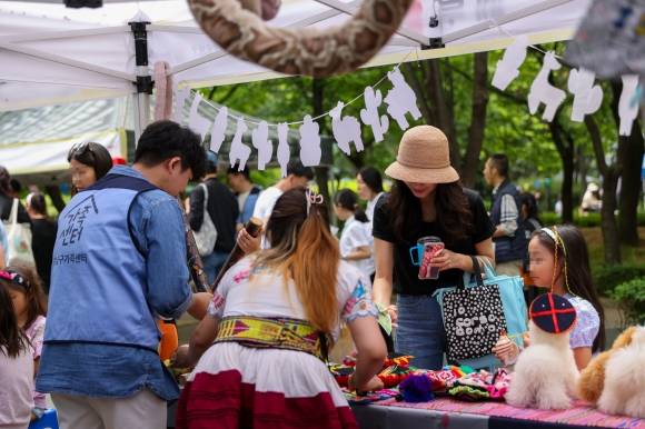지난해 열린 서울 ‘강남구 다문화 축제’의 모습. 강남구 제공