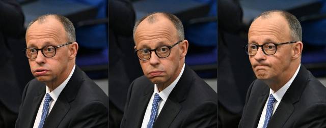 프리드리히 메르츠 독일 기독민주당 대표가 6일(현지시간) 연방 의회 하원에서 진행된 새 총리 선출을 위한 1차 표결에서 과반 획득에 실패한 뒤 착잡한 표정을 짓고 있다. /AFP연합뉴스