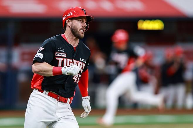 ▲ 2회 2타점 적시타를 치며 활약한 패트릭 위즈덤 ⓒKIA타이거즈