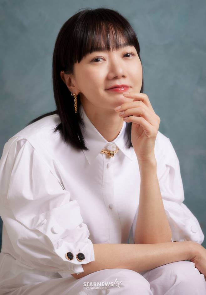 영화 '바이러스'의 주연배우 배두나가 30일 진행된 라운드 인터뷰를 위해 포즈를 취하고 있다. /사진제공=바이포엠 스튜디오 2025.04.30 /사진=이동훈 photoguy@