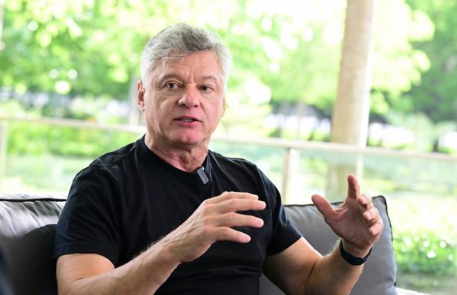 헤난 감독. /사진=한국배구연맹(KOVO) 제공